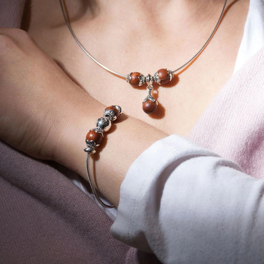 Strieborný kvetinový náramok