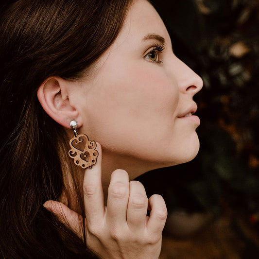 Drevené náušnice Srdce Barrique