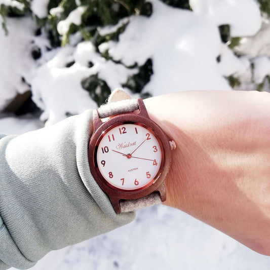 ženské hodinky z dreva