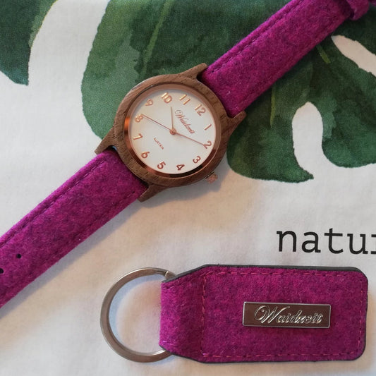 Detail hodiniek Waidzeit Sissy Loden ružové – medený ciferník s jemným leskom a rám z orechového dreva s nádhernou prírodnou kresbou