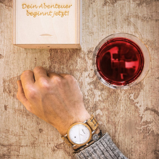 drevené náramkové hodinky