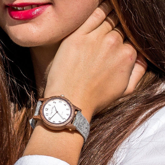 damske drevene hodinky