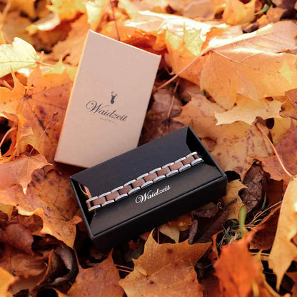 Dámsky drevený náramok Waidzeit Elementarmband z orechového dreva – jemný šperk s prírodným dizajnom pre elegantný každodenný štýl