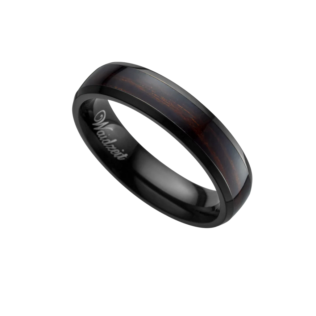 Dámsky drevený prsteň Waidzeit Harmonie z čiernej ocele a dubu močiarny – temná lesná elegancia
