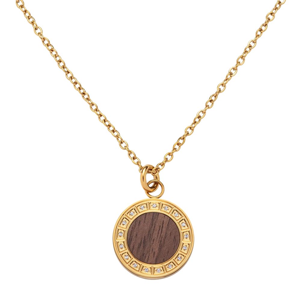 Dámsky náhrdelník Waidzeit Essenza v zlatom prevedení – spojenie prírodného orechového dreva, nerezovej ocele a trblietavých krištáľov v elegantnom dizajne