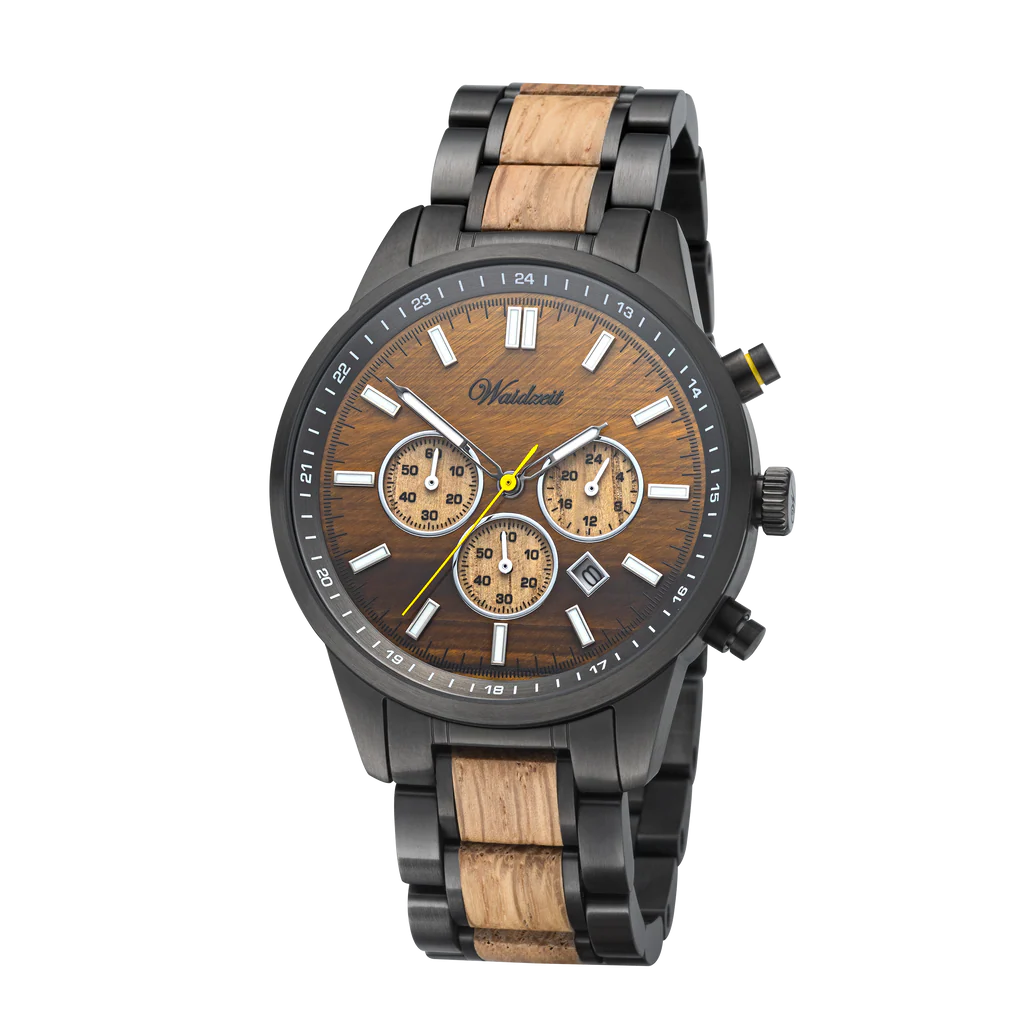 Detail pánskych drevených hodiniek Waidzeit Courage Chronograph – ciferník s efektom tigrieho oka a zafírové sklíčko