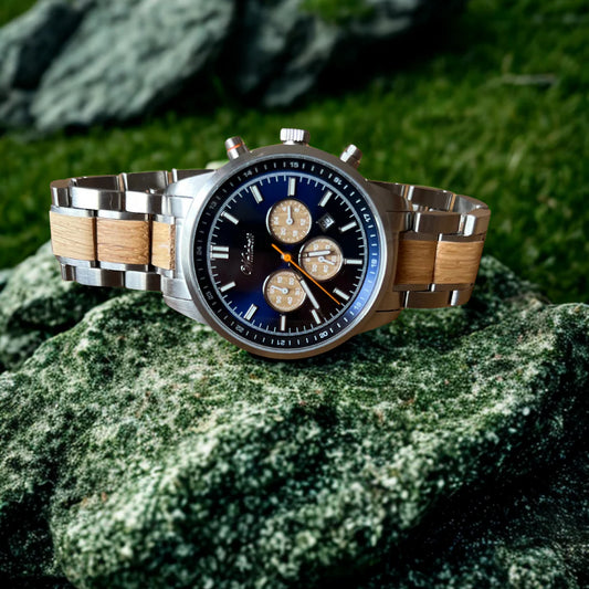 Pánske drevené hodinky Waidzeit Strength Chronograph v prírode – barikové drevo a oceľ v harmónii s lesným prostredím