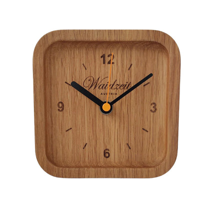 Stolové drevené hodiny Waidzeit Dub s nemeckým strojčekom Junghans – elegantné hodiny z masívneho dubového dreva vyrobené v Rakúsku