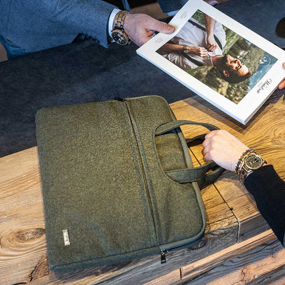 Detail machovo zelenej tašky na notebook Gabriel – kvalitná textúra a spracovanie