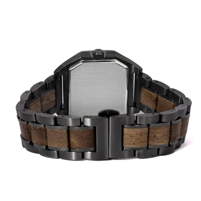 Zadná strana unisex drevených hodiniek Waidzeit Metropolitan Wien z bahenného duba s možnosťou personalizovaného gravírovania