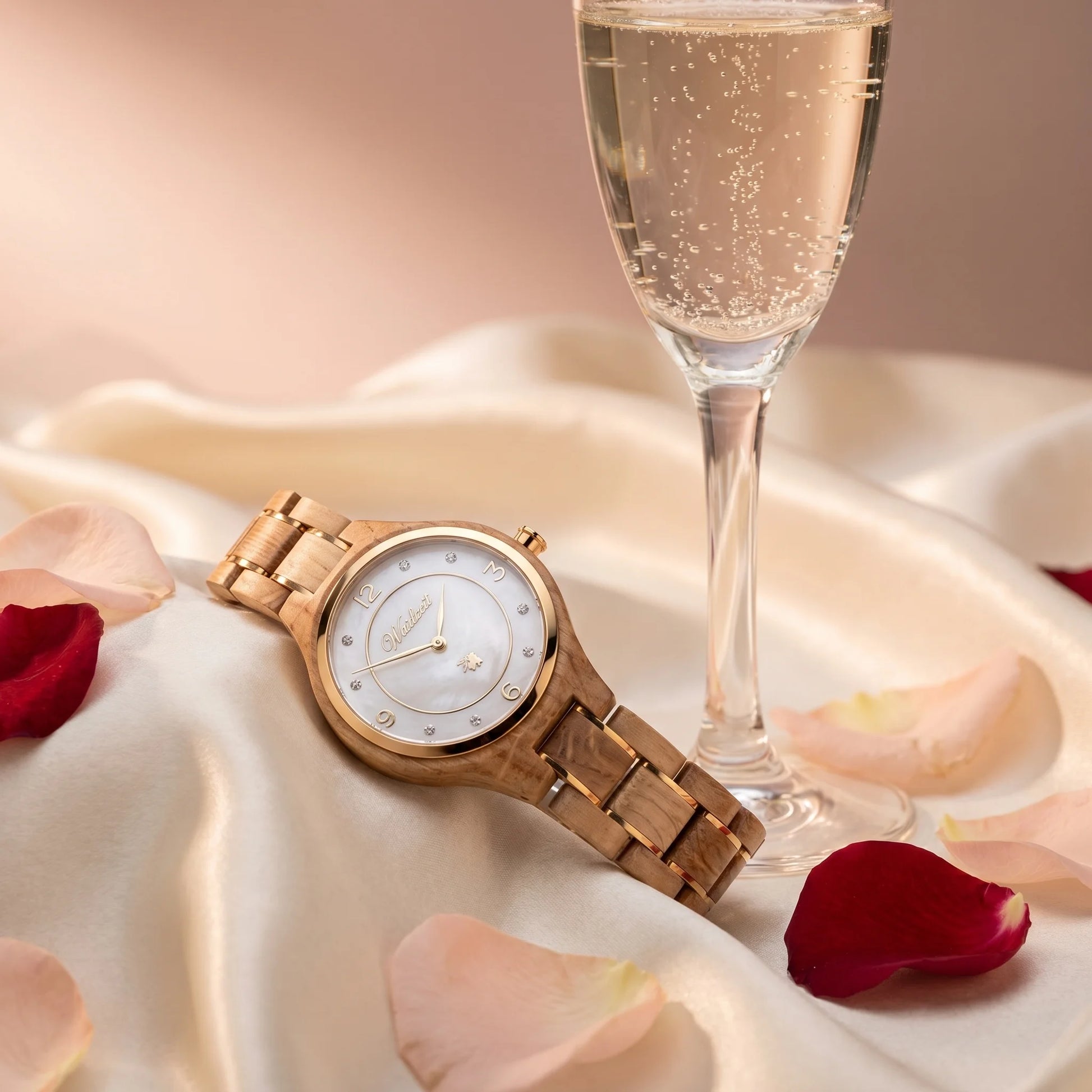 Dámske drevené hodinky Waidzeit Barrique Wine Champagne – lifestyle fotografia