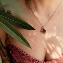 Drevený náhrdelník Orech Strieborný