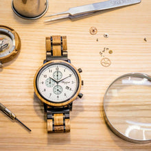 drevené hodinky pre muža